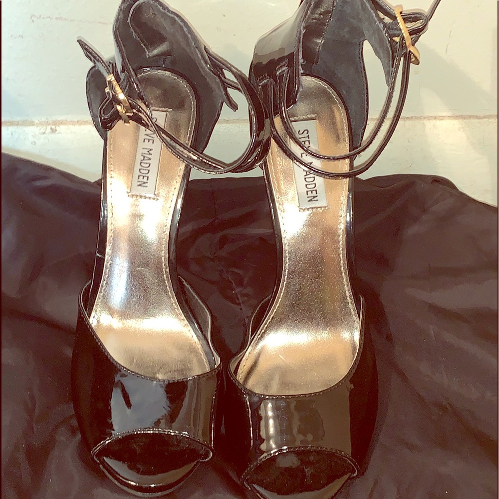 Black peep toe Steve Madden Heels